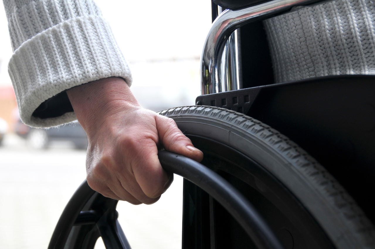 Jak wygląda proces instalacji schodołazu dla osób niepełnosprawnych?